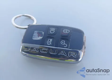 2019 Jaguar Xe 25T Premium z USA, uszkodzony, nr VIN SAJAD4FXXKCP44308